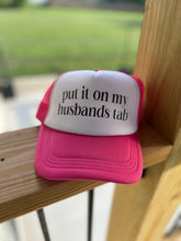 Load image into Gallery viewer, Trucker hat