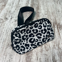 Load image into Gallery viewer, Patterned Bum bag