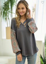 Load image into Gallery viewer, Charcoal button keyhole top