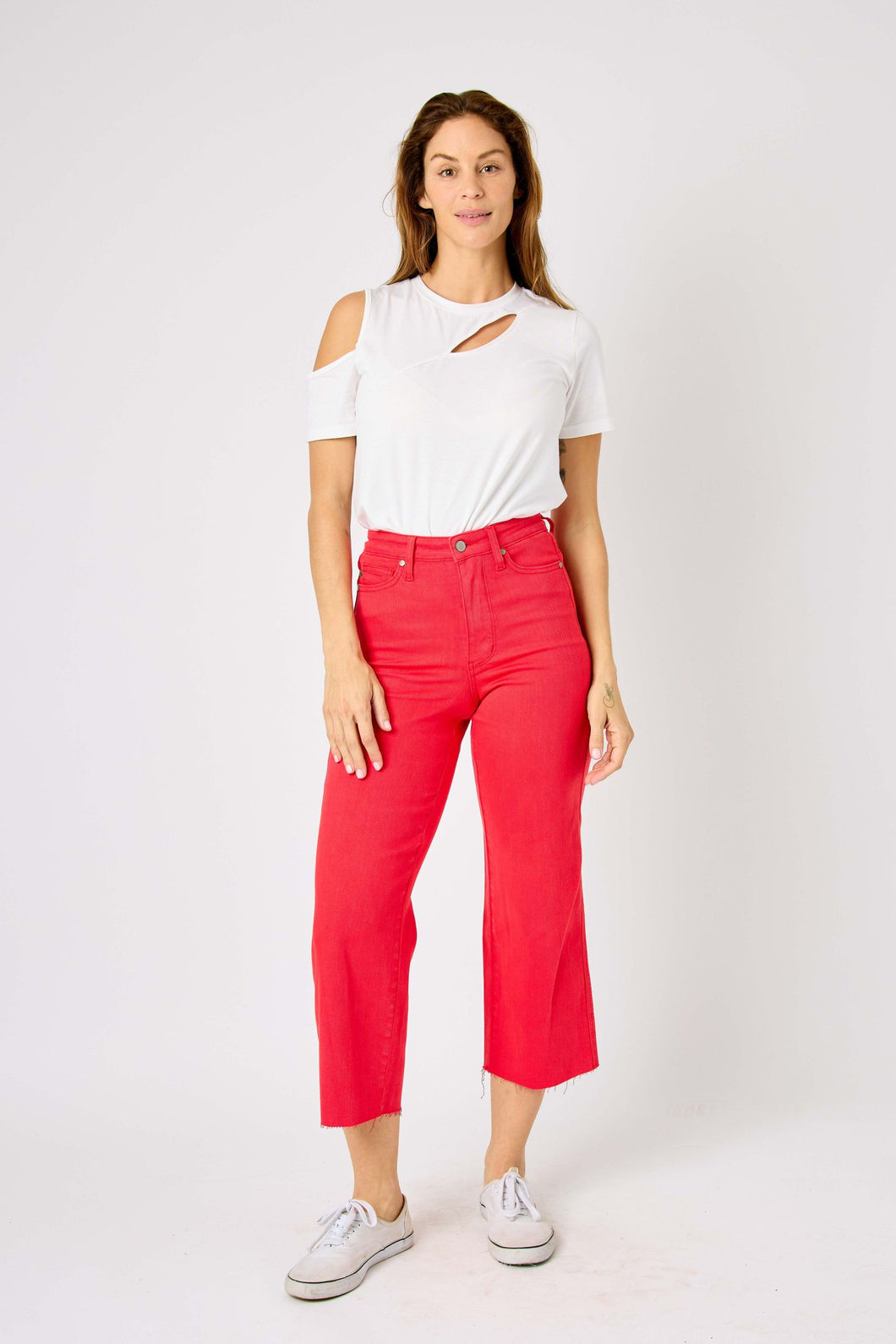 CURVY Judy Blue Tummy control red crop pants