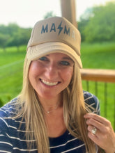 Load image into Gallery viewer, Trucker hat