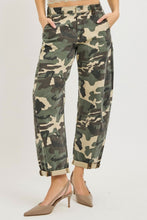 Load image into Gallery viewer, Risen Ankle Barrel Double Roll Up Camo Pants