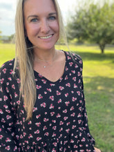 Load image into Gallery viewer, Vneck floral baby doll blouse