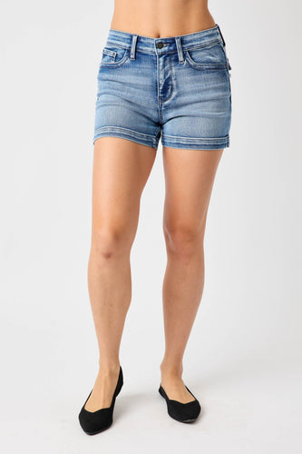 CURVY Judy Blue flap pocket shorts • Midrise