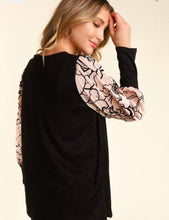 Load image into Gallery viewer, Velvet floral sleeve top