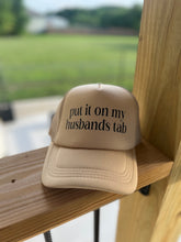 Load image into Gallery viewer, Trucker hat