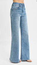 Load image into Gallery viewer, RISEN HR Yoke Detail Jeans