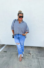 Load image into Gallery viewer, Urban distressed crop jean