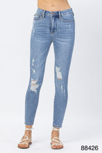 Load image into Gallery viewer, Judy Blue Tummy control distressed skinny