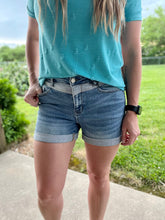 Load image into Gallery viewer, Judy Blue two-tone yoke shorts