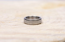 Load image into Gallery viewer, Stainless steel glitter spinner anxiety ring