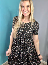 Load image into Gallery viewer, Tatum floral henley dress